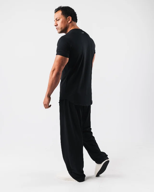 Essential Scoop Neck - Black