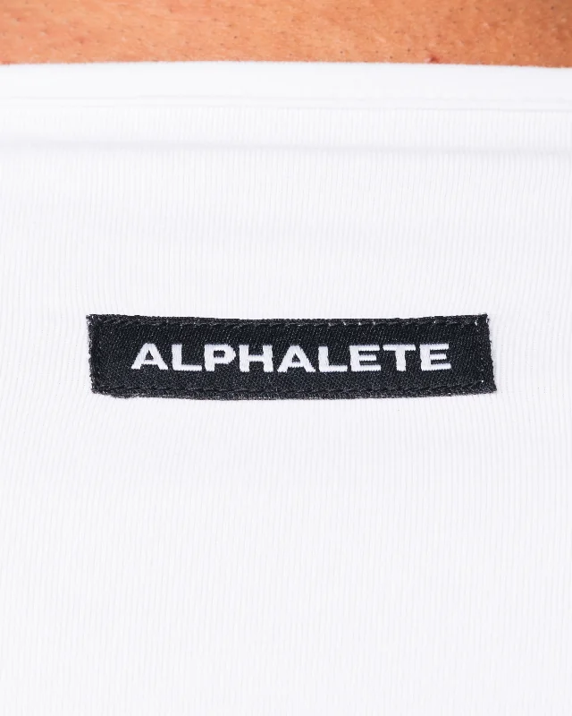 Essential Scoop Neck - White