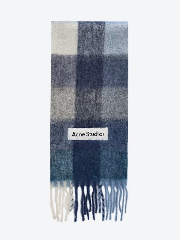 Mohair checked scarf