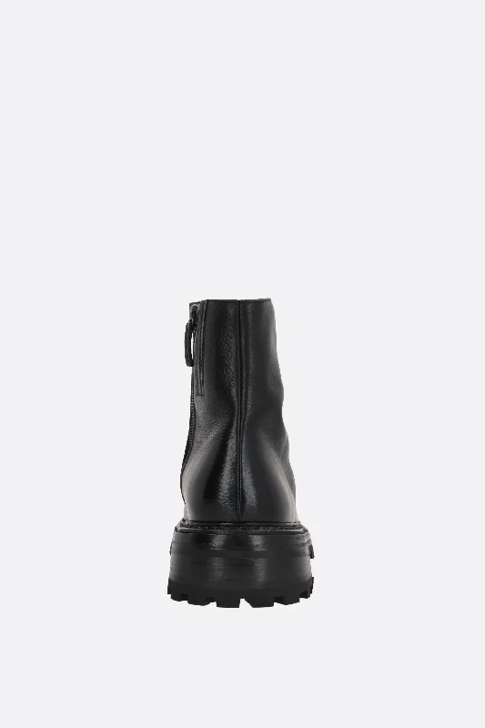 Carrucola grainy leather ankle boots