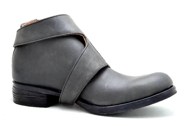 Straparound boot  |  Black | waxy calf