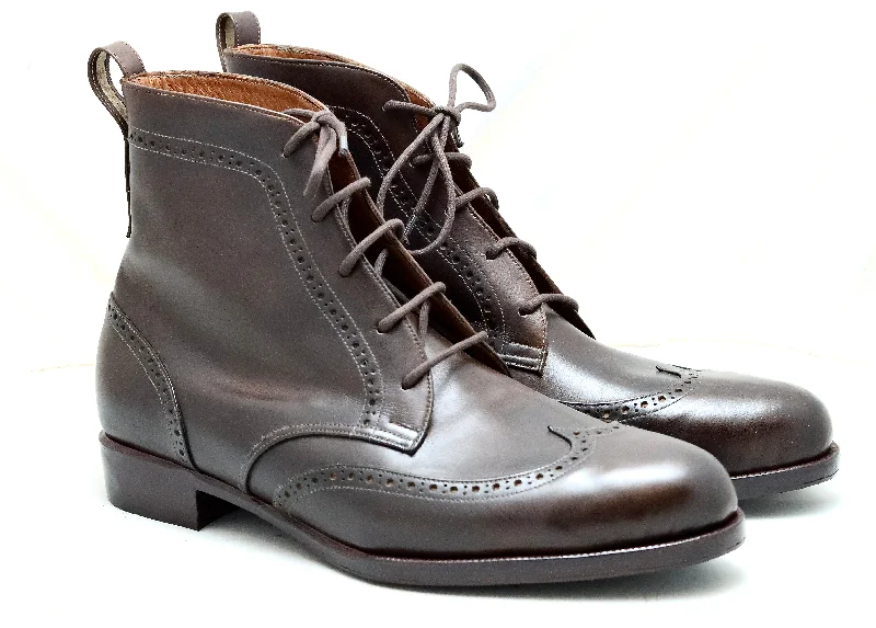 Wingtip derby brogue boot  | choc | calf